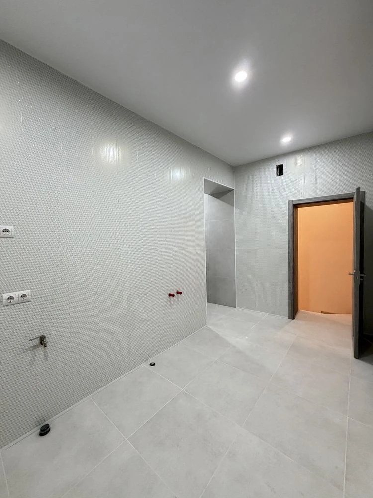 3-bedroom apartment for sale on Arkasivska Street with renovation