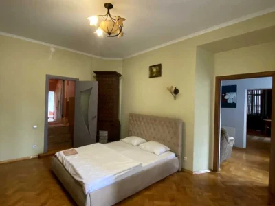 Квартира. Львів, Катедральна площа.