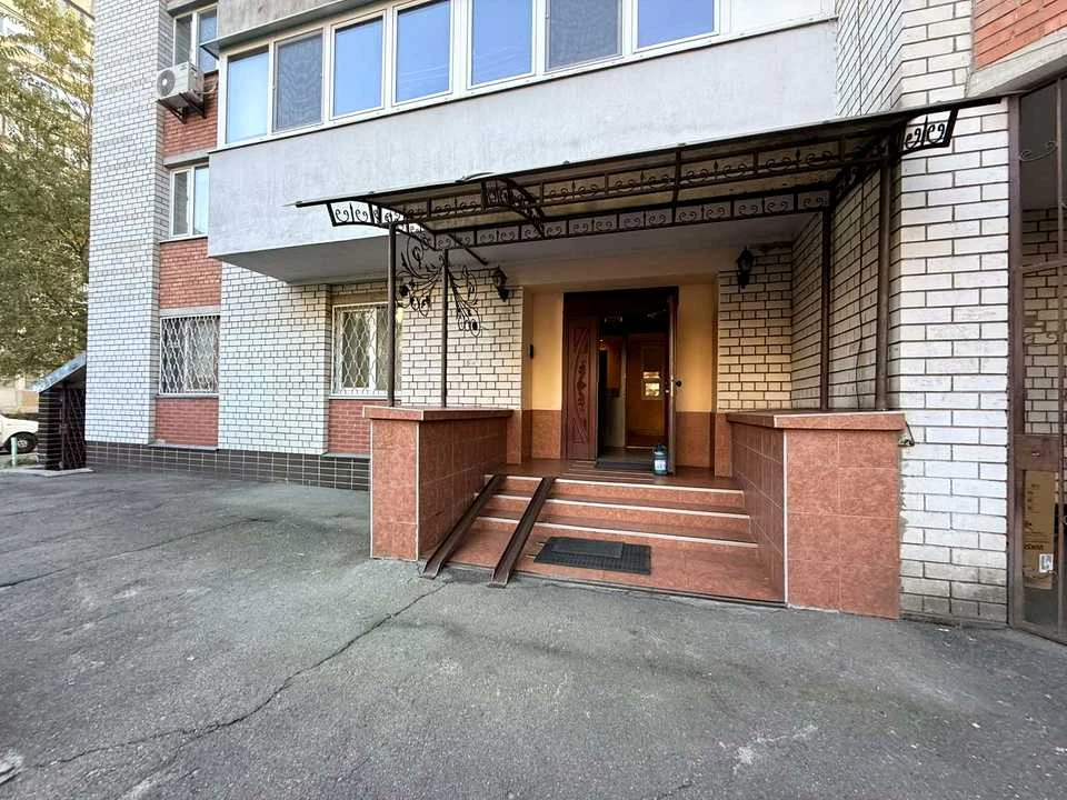 Квартира. Киев, Микильсько-Слобідская улица.
