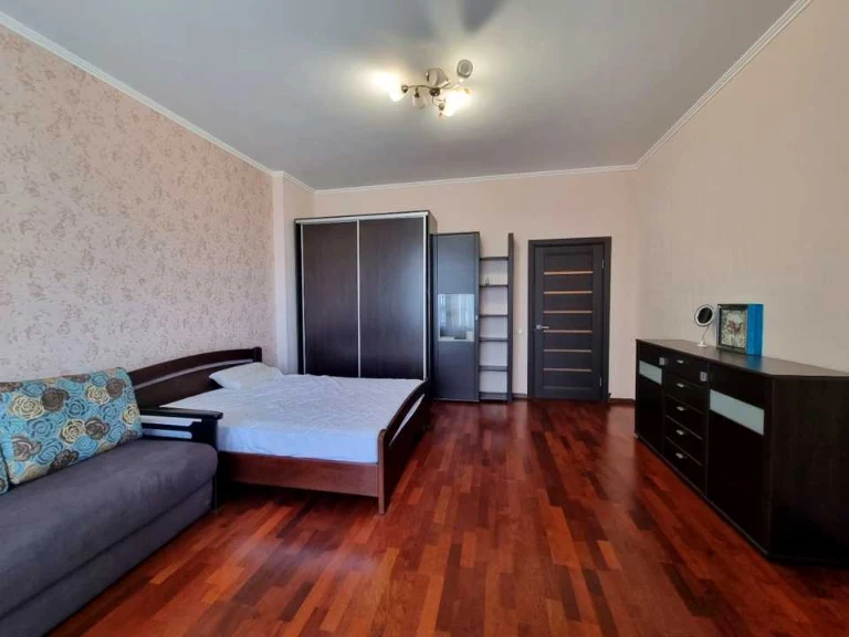 Apartment. Mykhola Mykhnovs'kyi Blvd, Kyiv