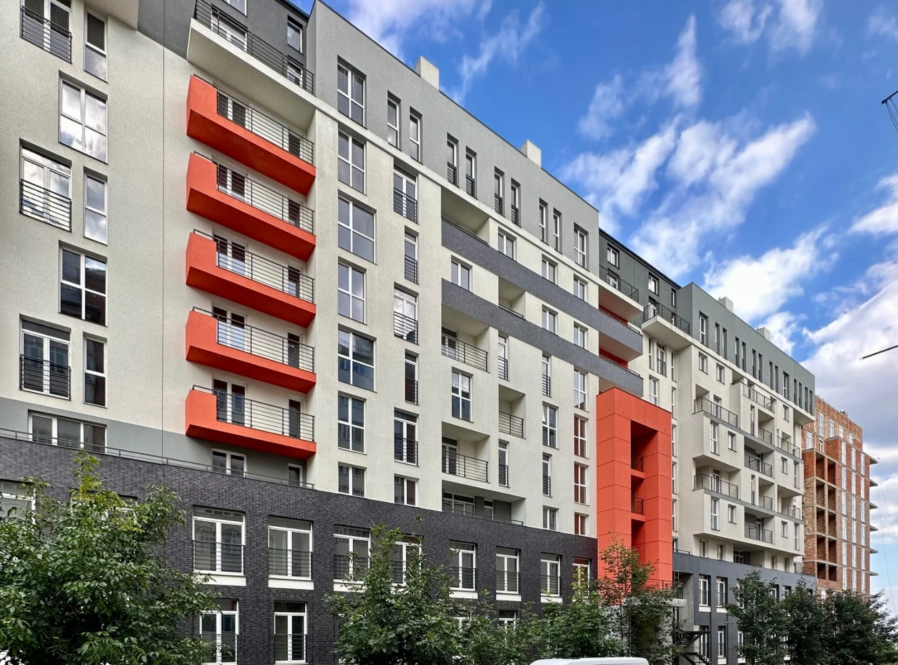 Three-bedroom apartment in a modern residential complex