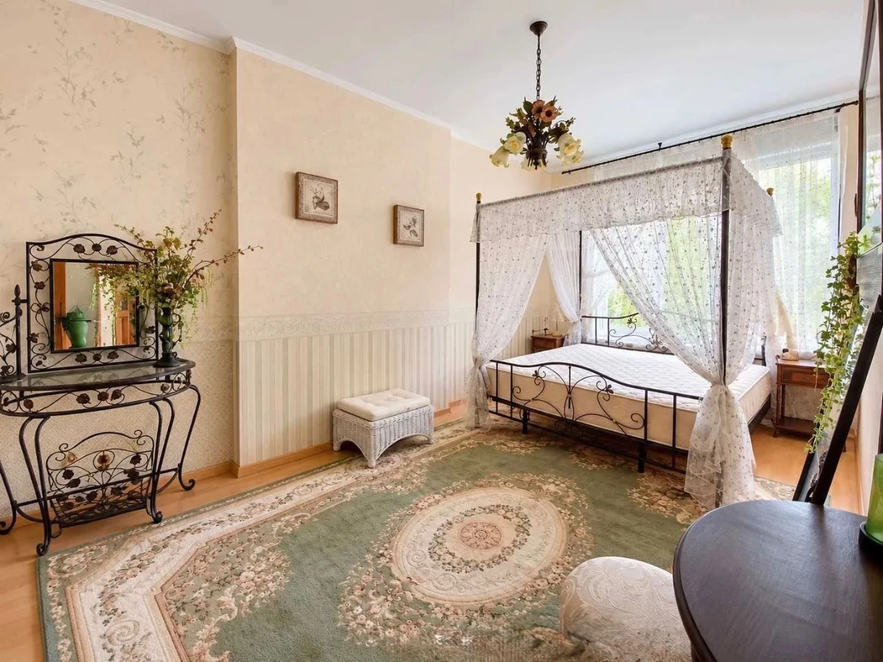 Stylish townhouse for sale, 120 sq m, 4.5 acres with own garden
