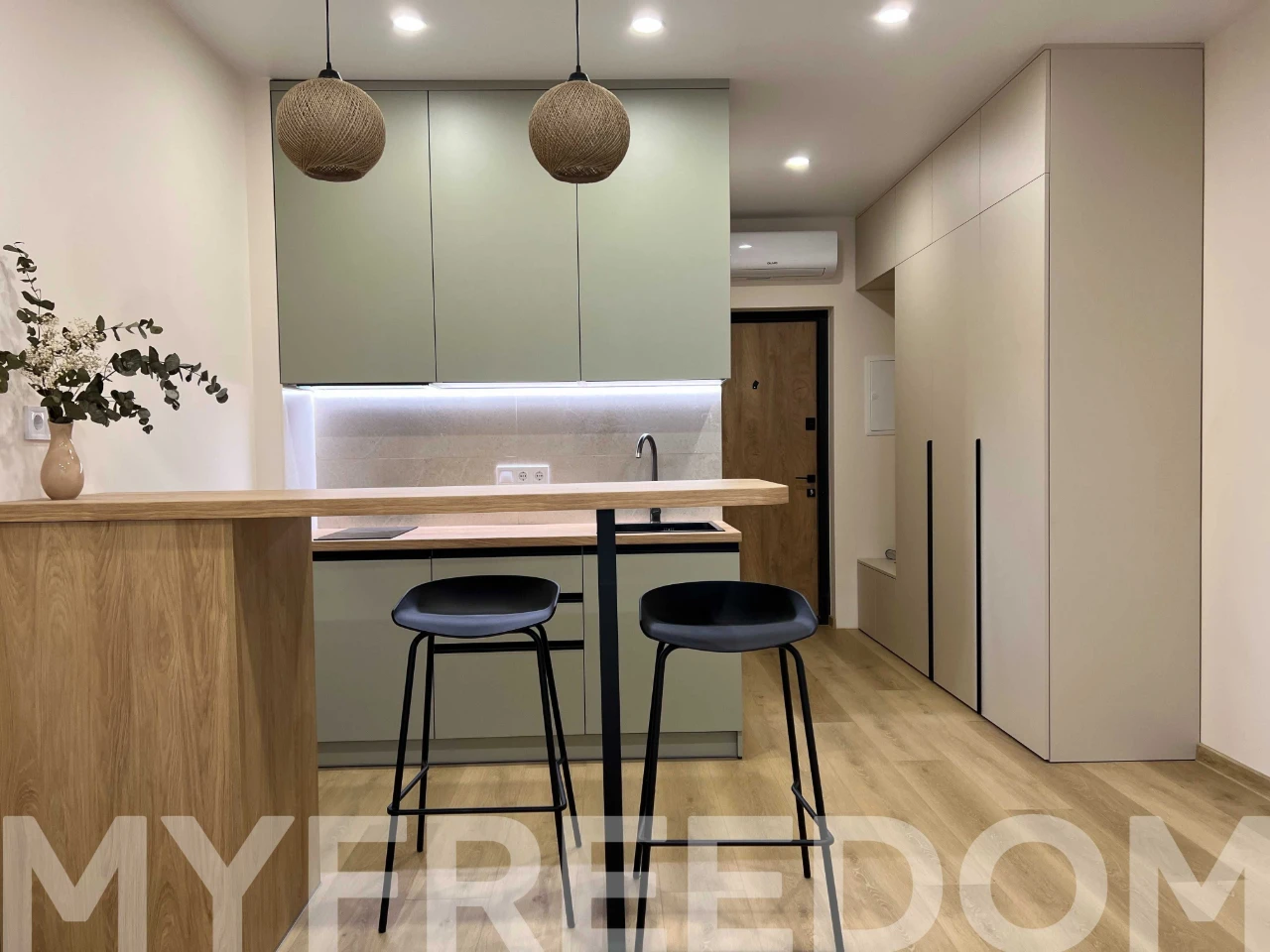 Sale of a studio in Podil near Kontrakt Square metro station, Smart Concept Residence