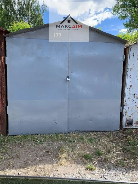 Garage for sale in a garage cooperative