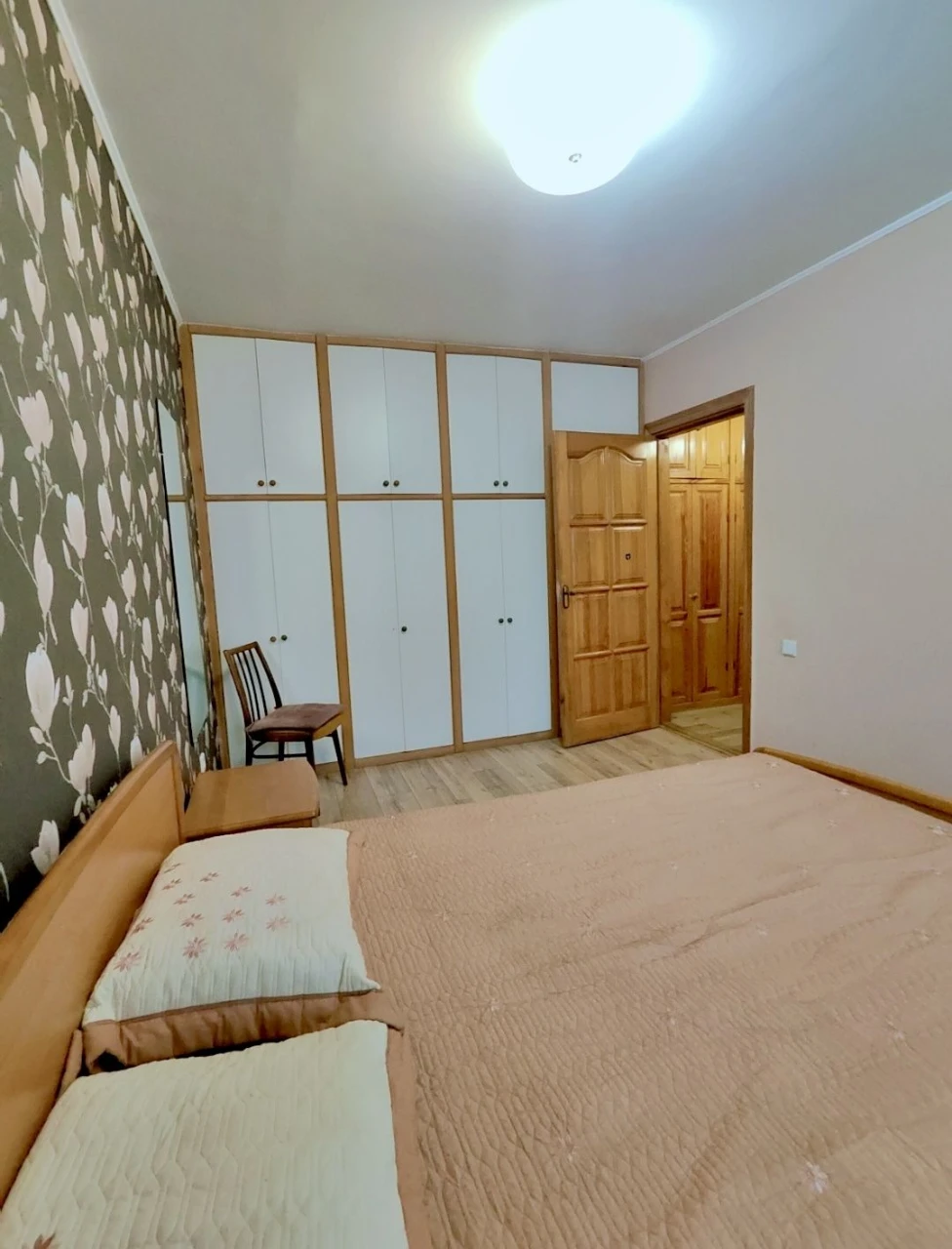 For sale, 2-bedroom apartment in Krasny Kamne, brick house