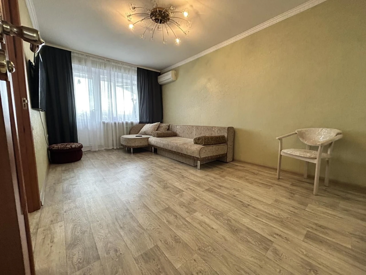 For Sale 2-room apartment on Kommunare