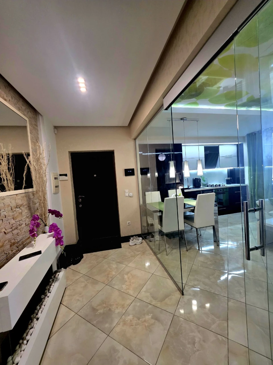For Sale! Stylish 2-room apartment, kitchen-studio and 2 bedrooms, Шевchenko Street