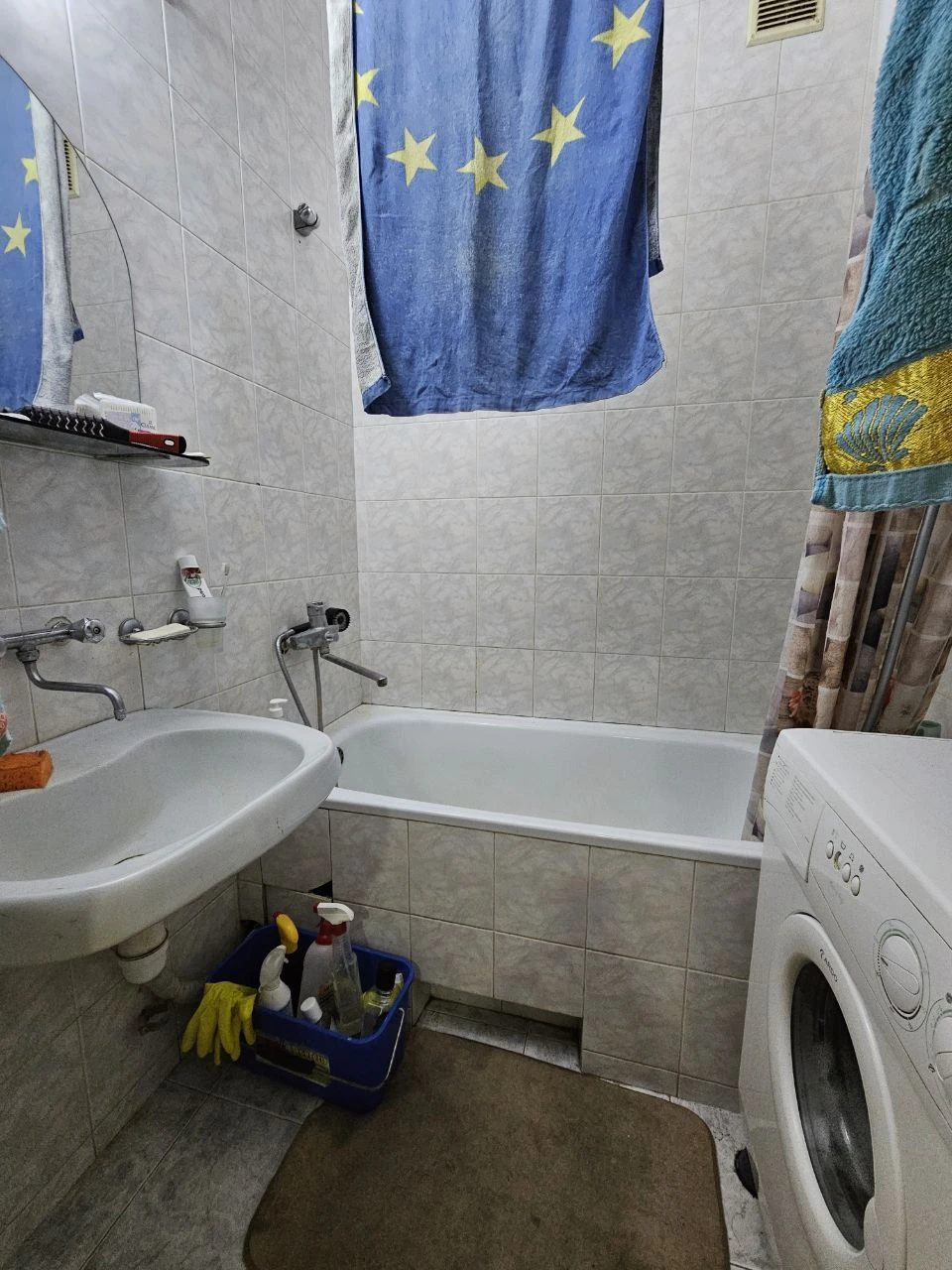 Apartment for Rent: Евгений Konovalts Street 27A in Kyiv /
