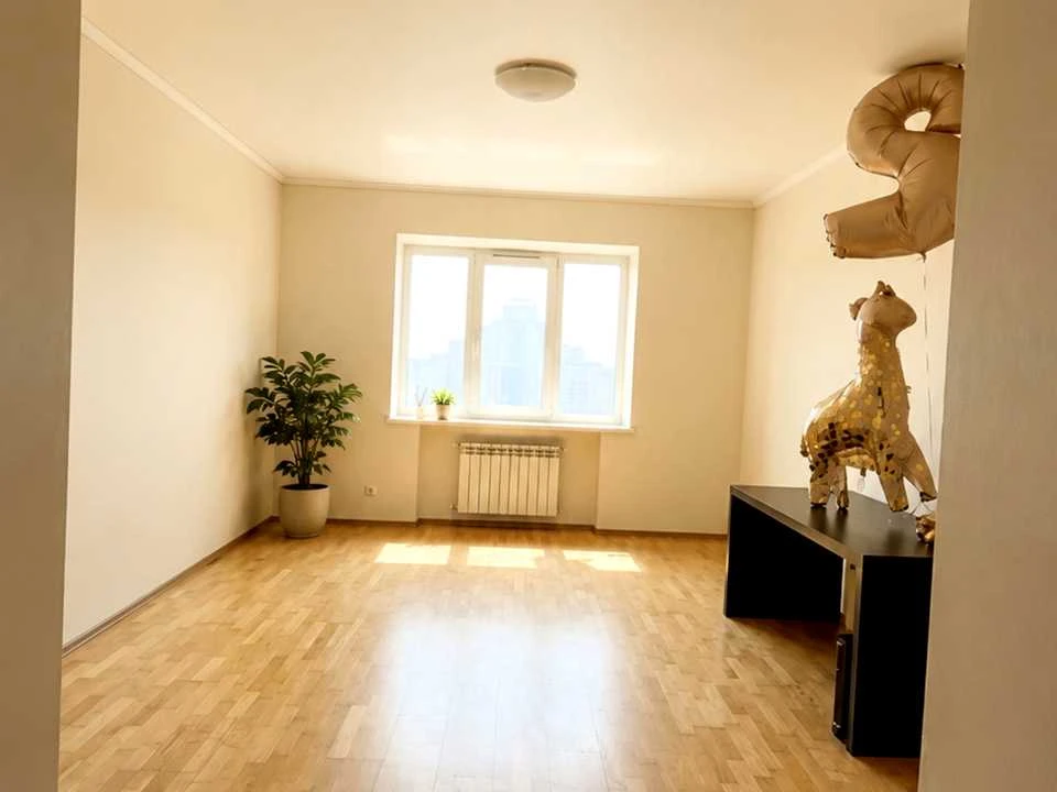 Apartment. Dragomanoova st., Kyiv