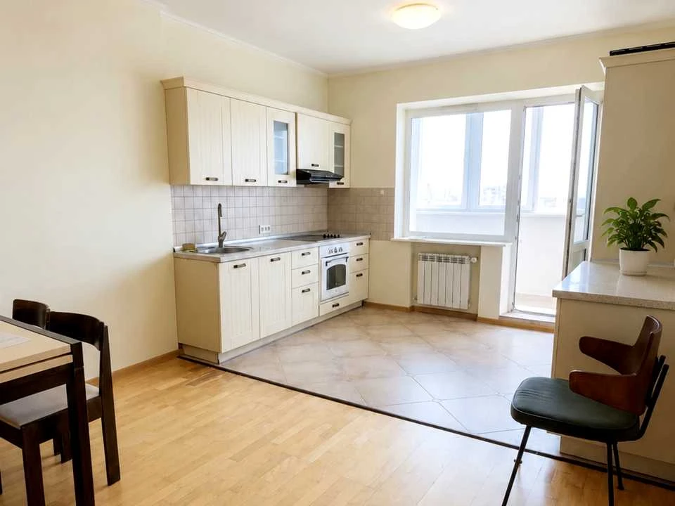 Apartment. Dragomanoova st., Kyiv