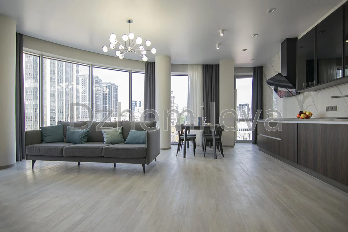 Rent 3-bedroom apartment (138 sq m) in Kyiv, Holosiiv district