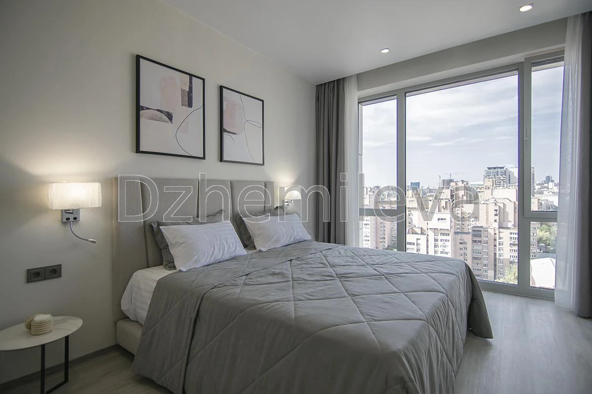 Rent 3-bedroom apartment (138 sq m) in Kyiv, Holosiiv district