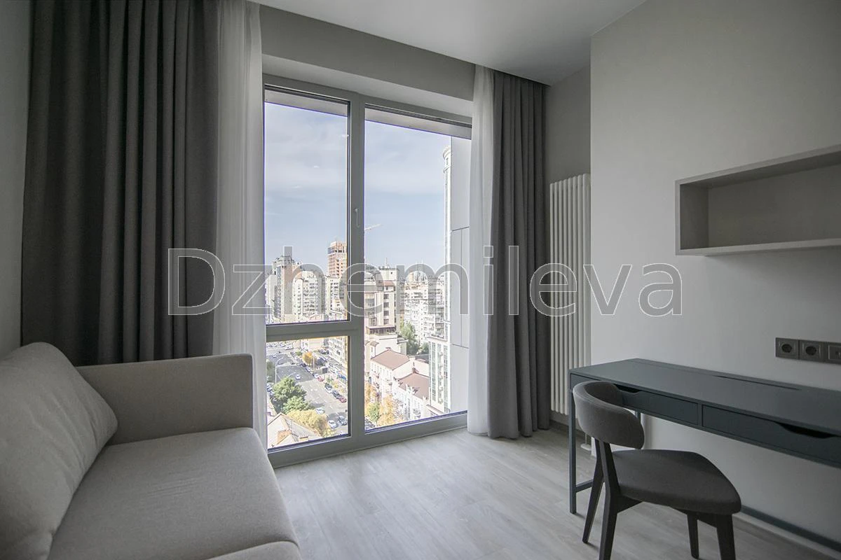 Rent 3-bedroom apartment (138 sq m) in Kyiv, Holosiiv district