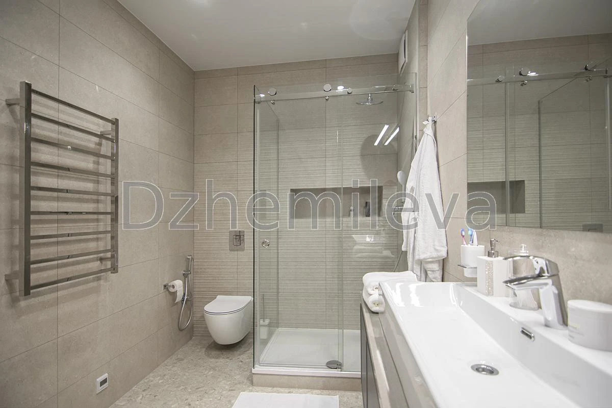 Rent 3-bedroom apartment (138 sq m) in Kyiv, Holosiiv district