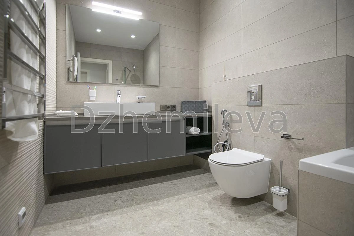 Rent 3-bedroom apartment (138 sq m) in Kyiv, Holosiiv district