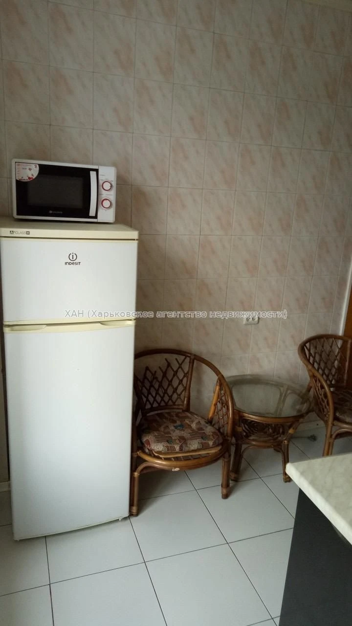 Продам 2ком. кв. в Центре. Ремонт. М. "Научная".37500. Е61