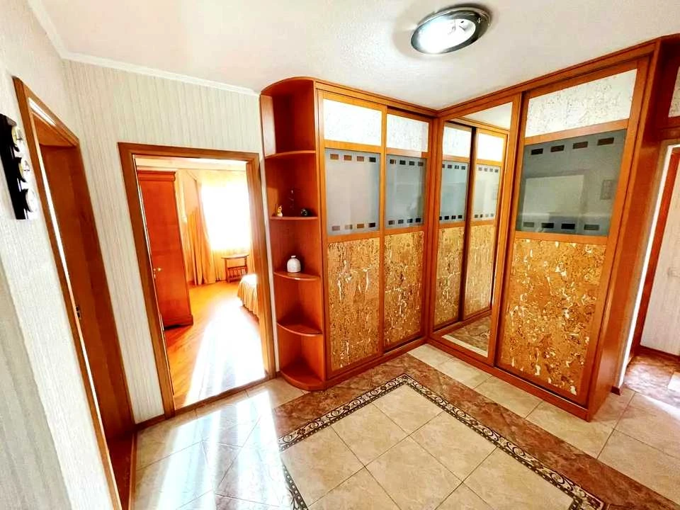 Квартира. Киев, Йорданская ул.