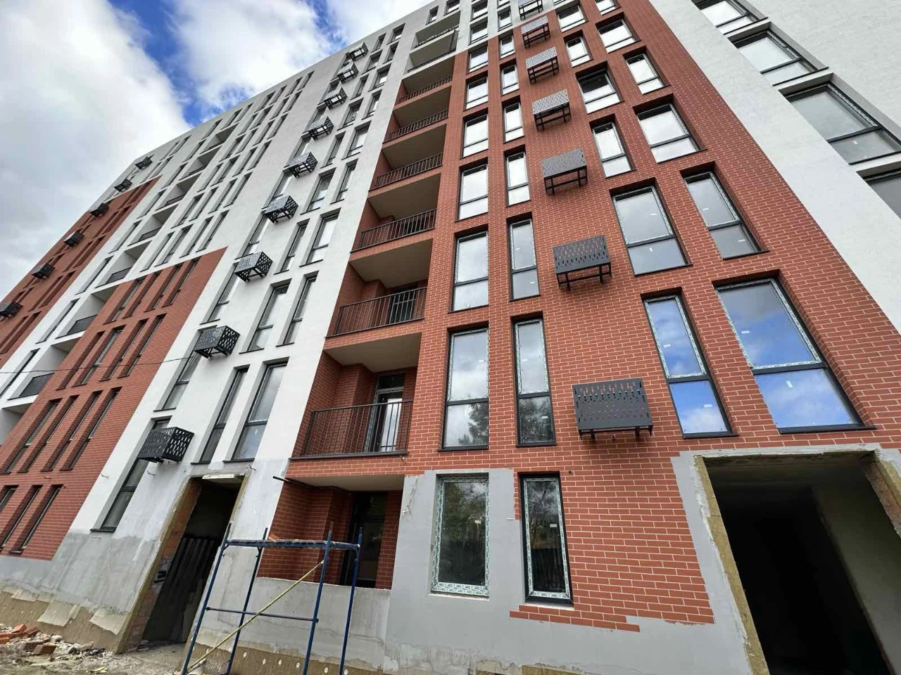 Urgent Sale: 1-Bedroom Apartment in "Zoryany" Residence