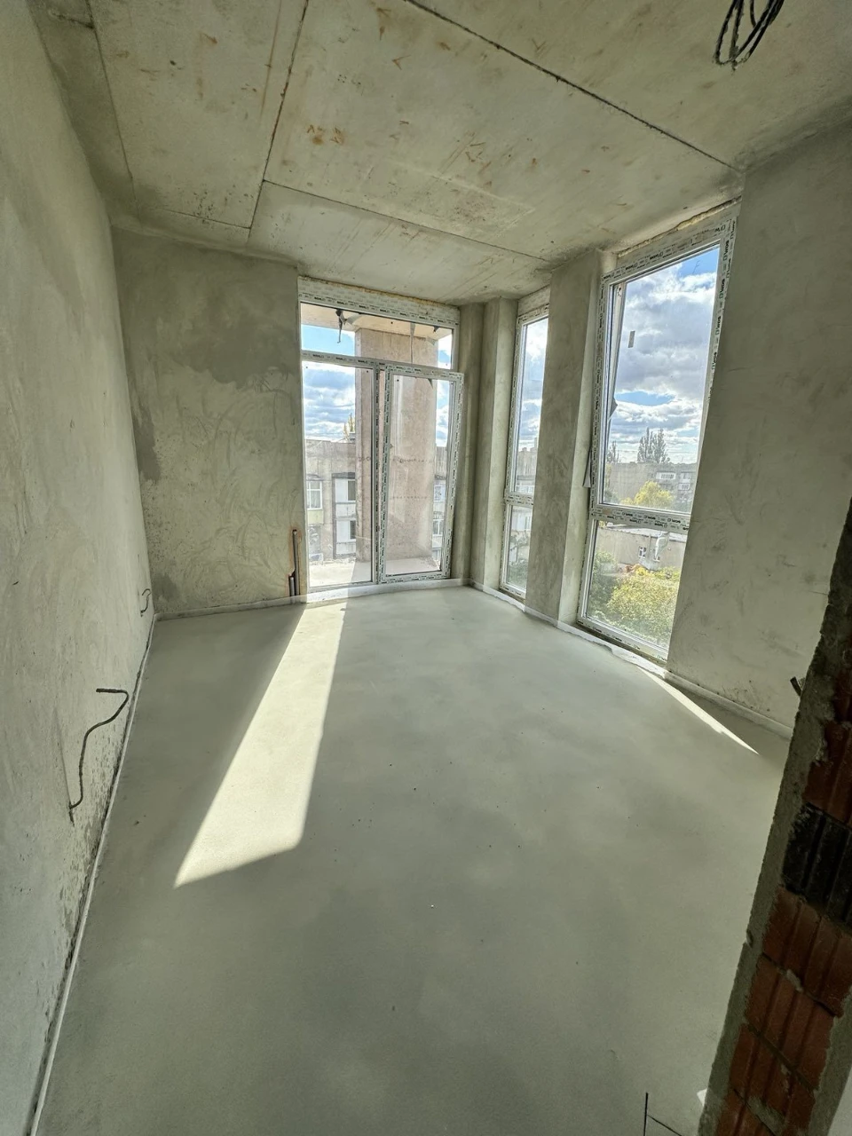 Urgent Sale: 1-Bedroom Apartment in "Zoryany" Residence