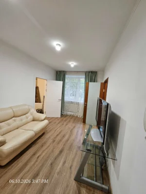 Spacious 2-bedroom apartment for sale, 42 m², renovated and furnished in Pechersk