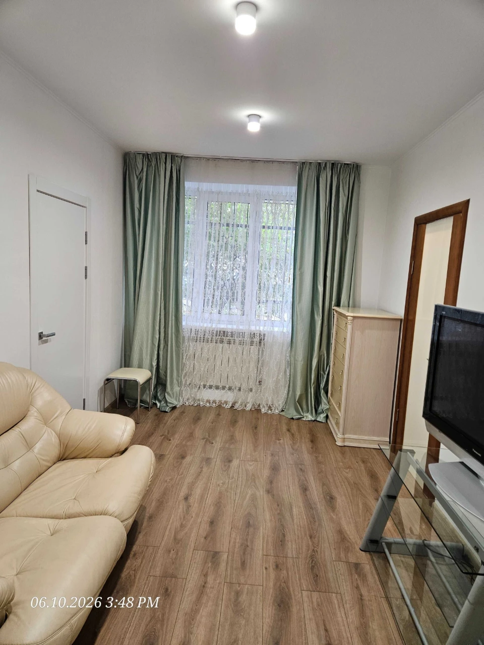 Spacious 2-bedroom apartment for sale, 42 m², renovated and furnished in Pechersk
