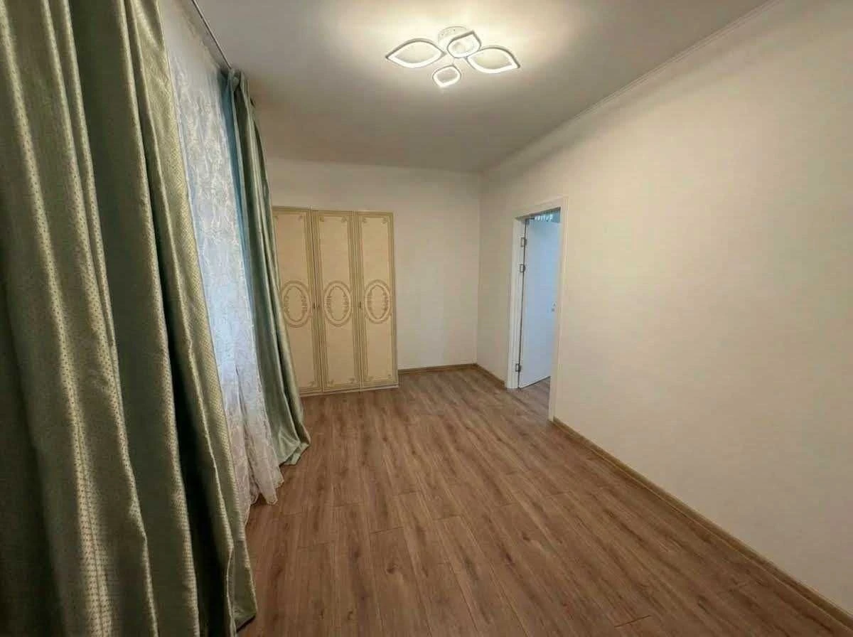 Spacious 2-bedroom apartment for sale, 42 m², renovated and furnished in Pechersk