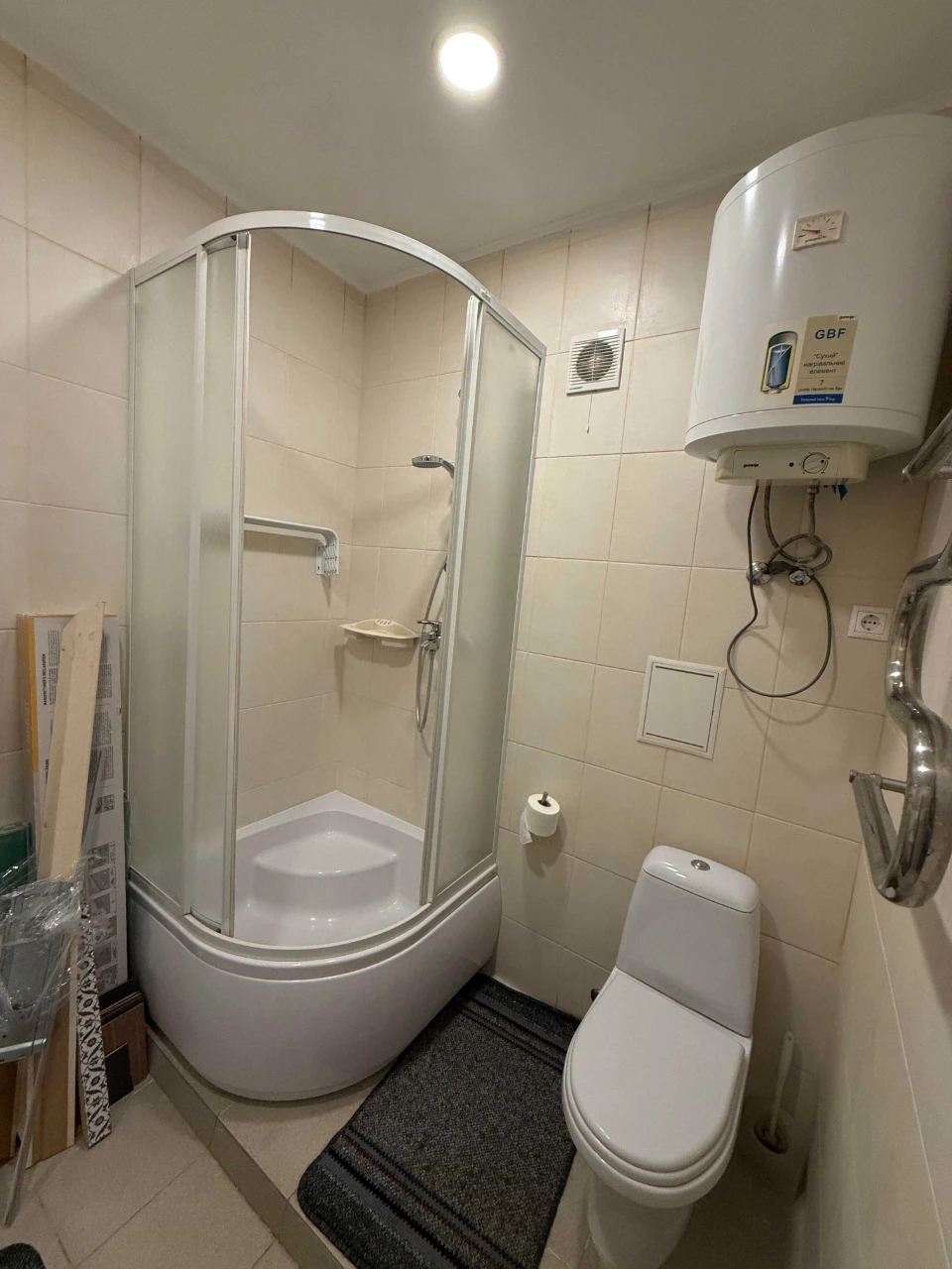 Spacious 2-bedroom apartment for sale, 42 m², renovated and furnished in Pechersk