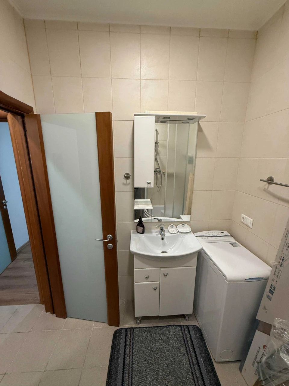 Spacious 2-bedroom apartment for sale, 42 m², renovated and furnished in Pechersk