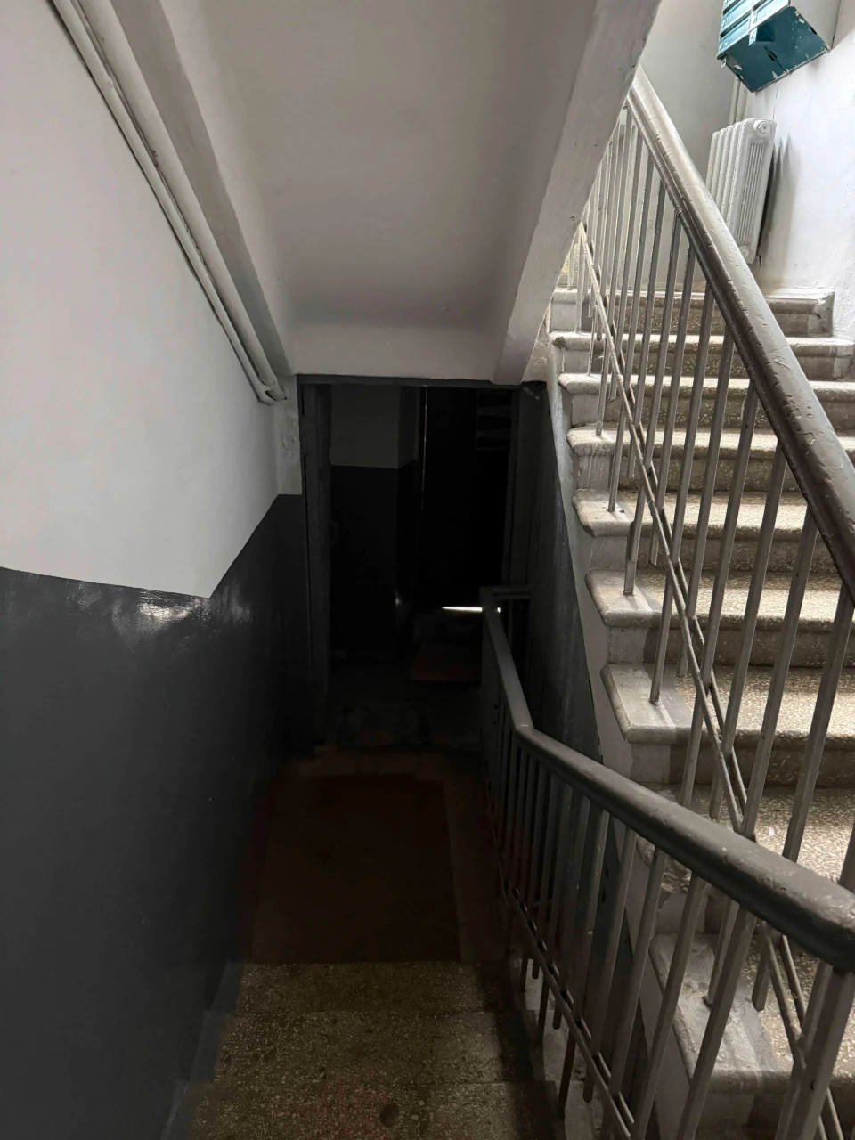 Spacious 2-bedroom apartment for sale, 42 m², renovated and furnished in Pechersk