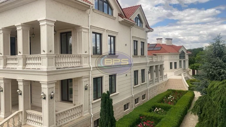 Elite residence by the sea | Sauvignon | 980 m² | 24.5 acres