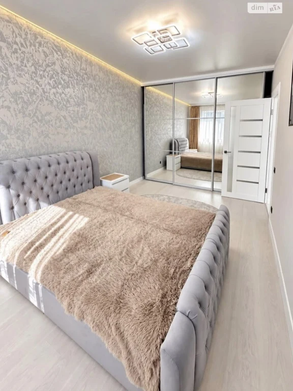 Apartment for Sale: Center