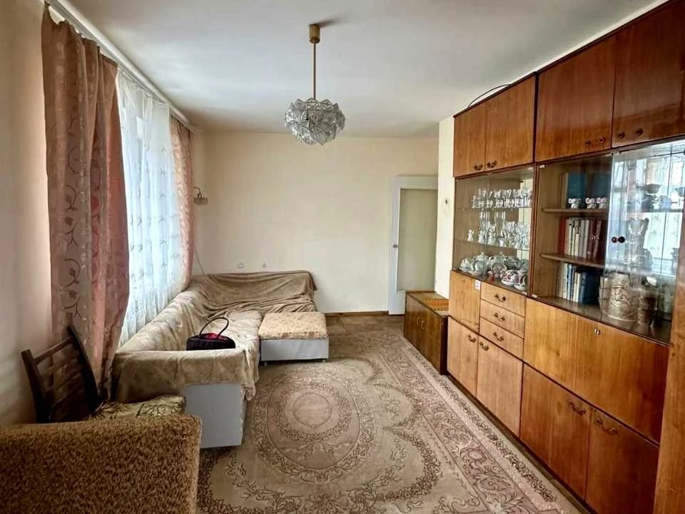 Apartment. Zhitomir, Pereomotyi st.