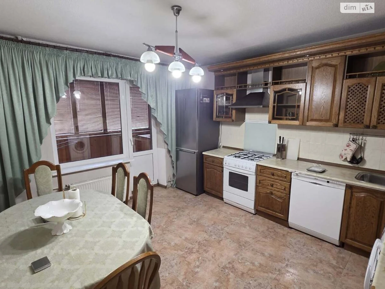 Long-Term Rental Apartment, Poczynki