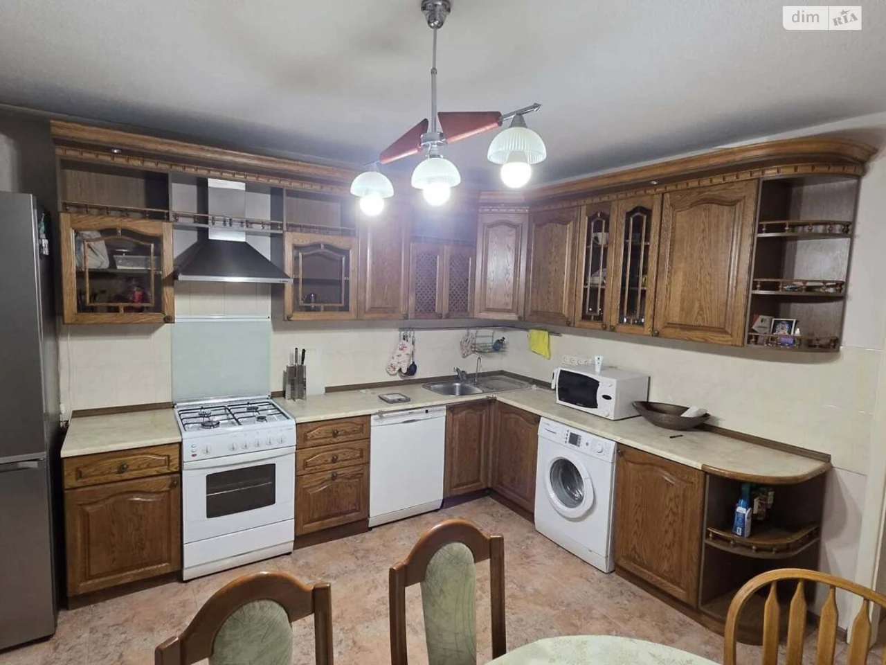 Long-Term Rental Apartment, Poczynki