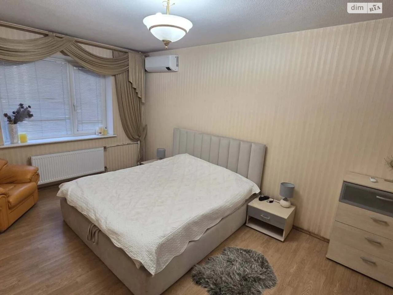 Long-Term Rental Apartment, Poczynki