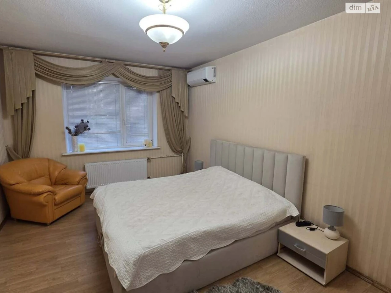 Long-Term Rental Apartment, Poczynki