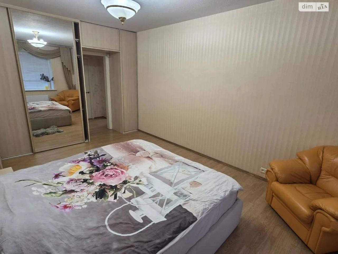 Long-Term Rental Apartment, Poczynki