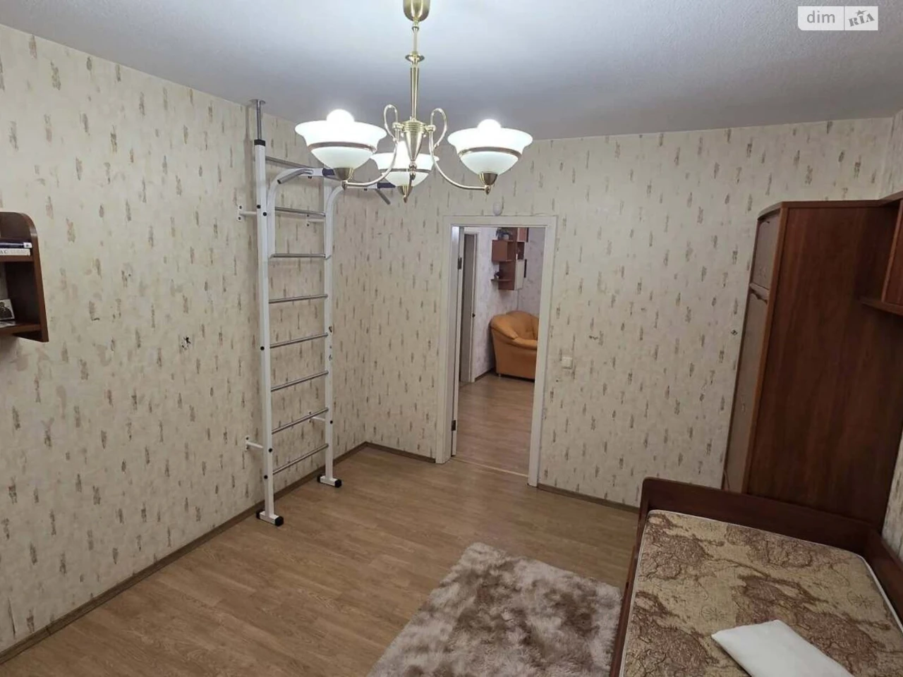 Long-Term Rental Apartment, Poczynki