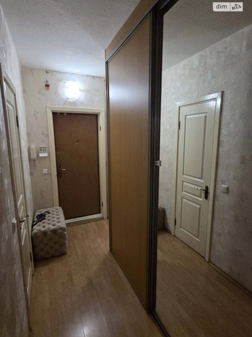 Long-Term Rental Apartment, Poczynki