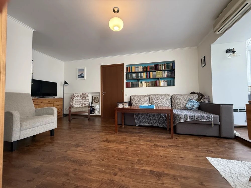 2-bedroom apartment with new renovation near the center of Kyiv!