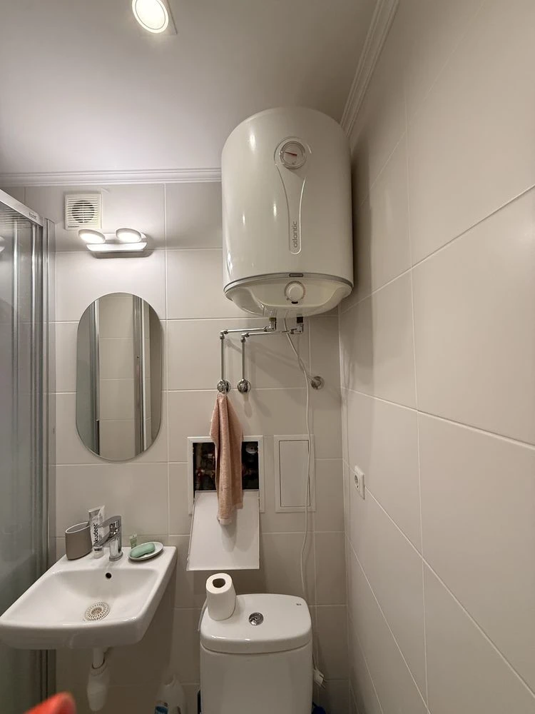 2-bedroom apartment with new renovation near the center of Kyiv!