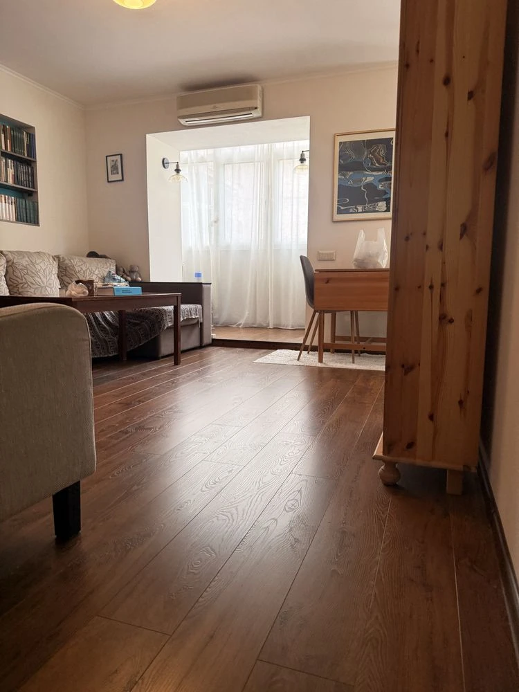 2-bedroom apartment with new renovation near the center of Kyiv!
