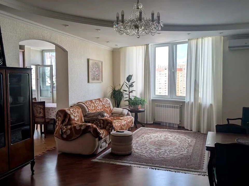Apartment. Dniprovska Naberezhna, вул.