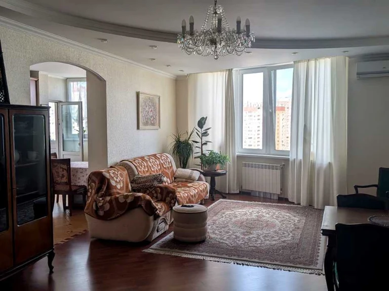 Apartment. Dniprovska Naberezhna, вул.