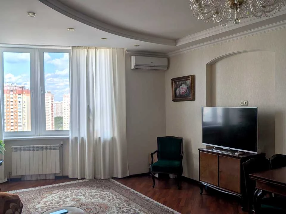 Apartment. Dniprovska Naberezhna, вул.
