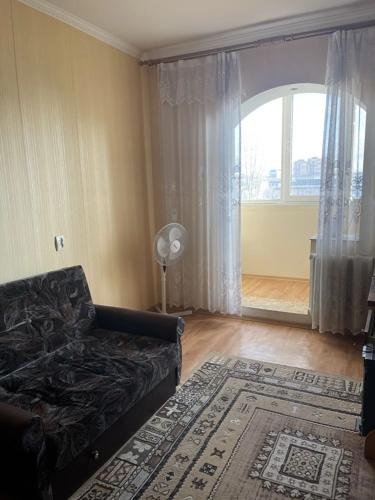 Продаж  2 чешки  проспект Центральний!