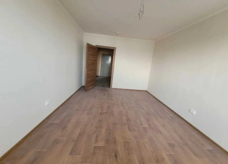 Sale of a large one-bedroom apartment 54 sq m in a populated area