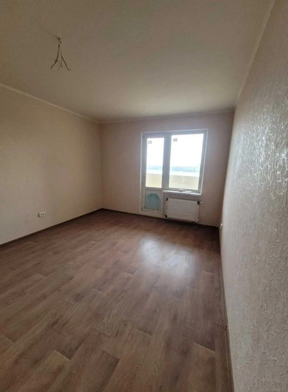 Продаж великої однокімнатної квартири 54 м², в заселеному будинку