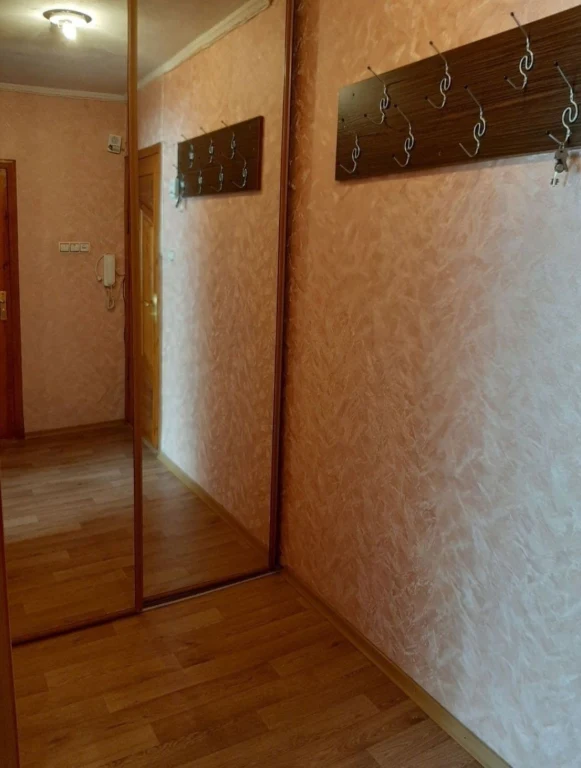 Pl. Obolonska 5