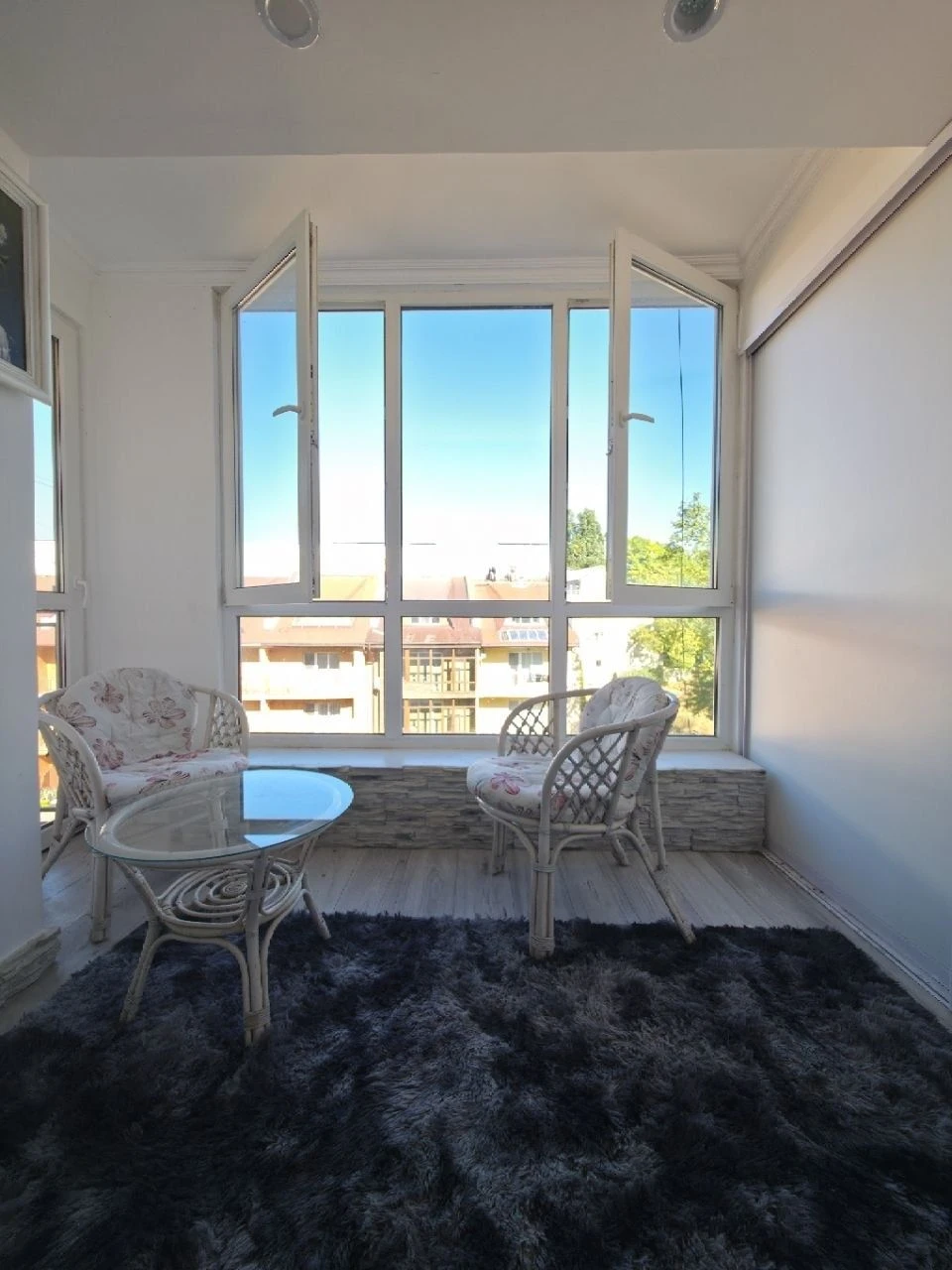 4-room apartment "CHESKA" on Nezalezhnosti Avenue